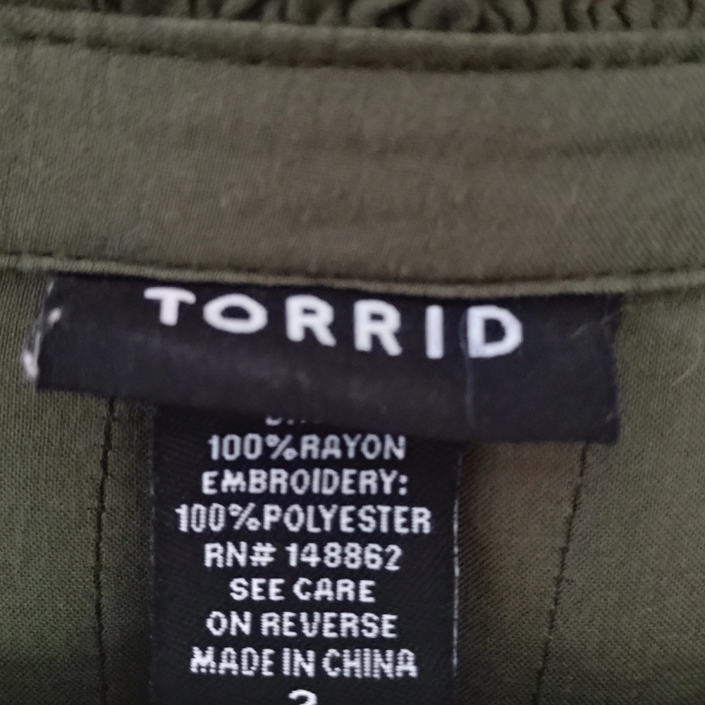 torrid Dark Green Blouse with Black Embroidery Size 2 - Picture 4 of 7